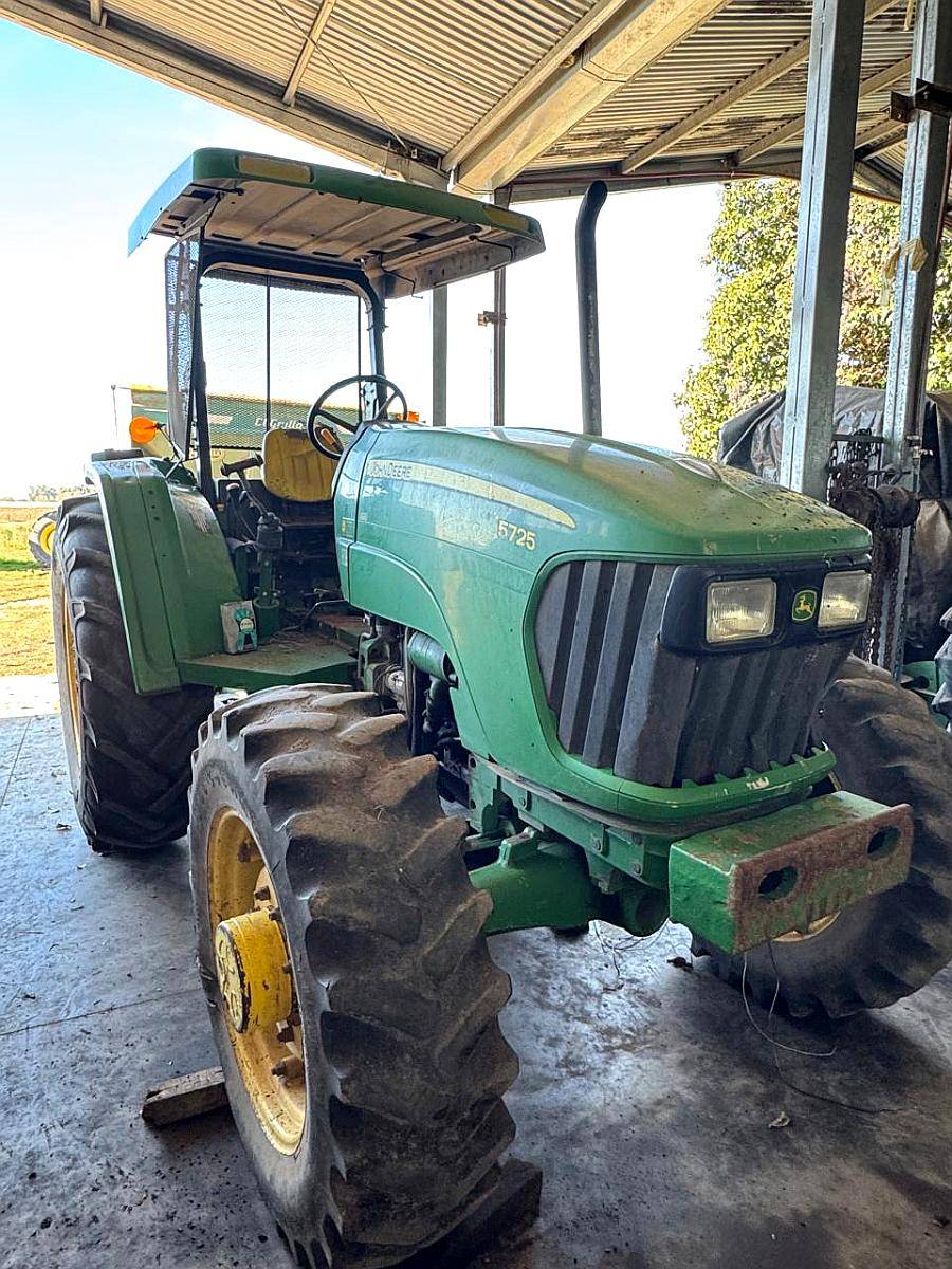 John Deere 5725