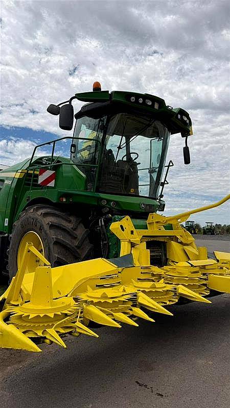 John Deere 8400