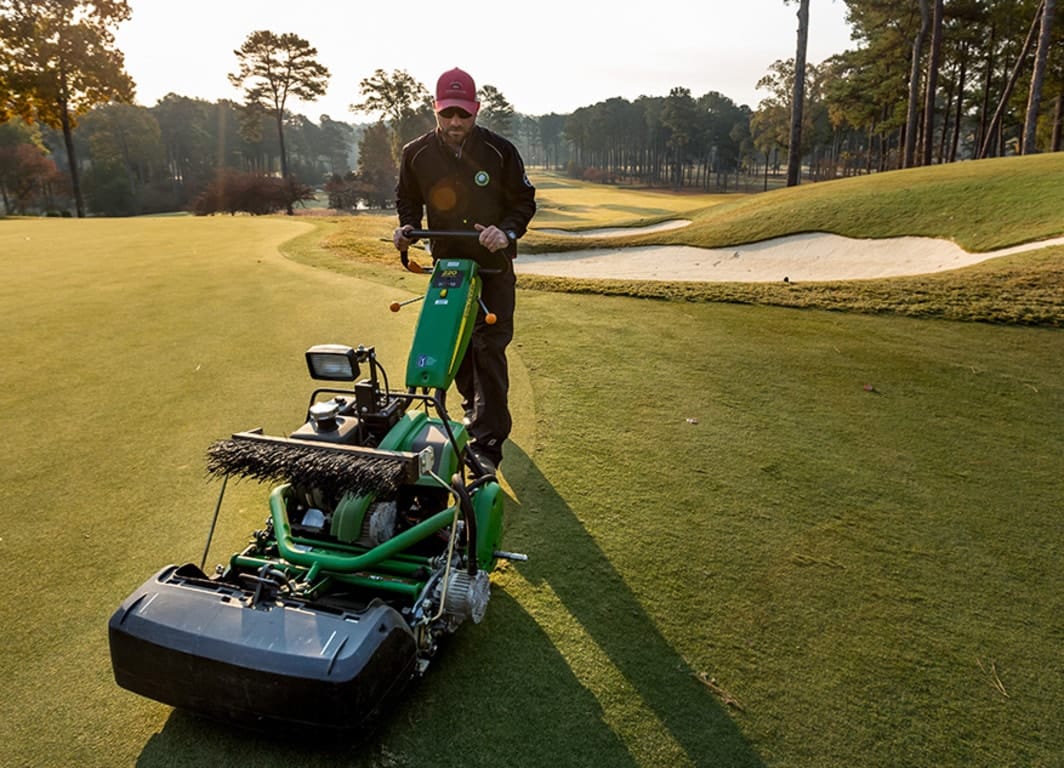 John Deere 220 E-Cut Hybrid
