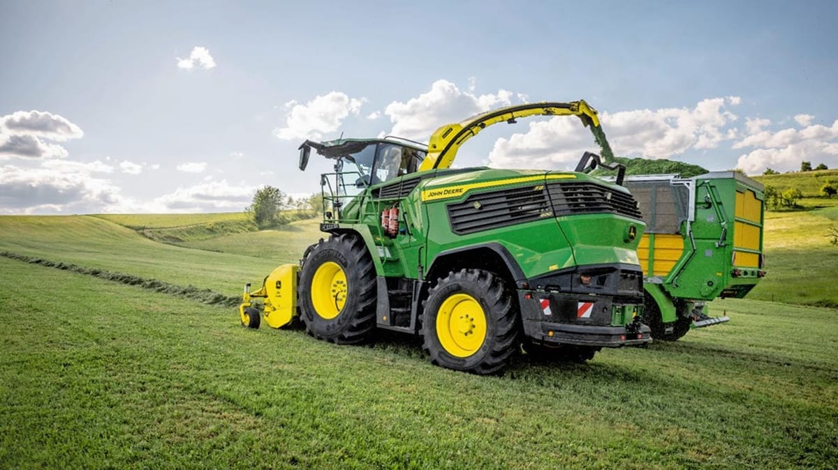 John Deere F8 600