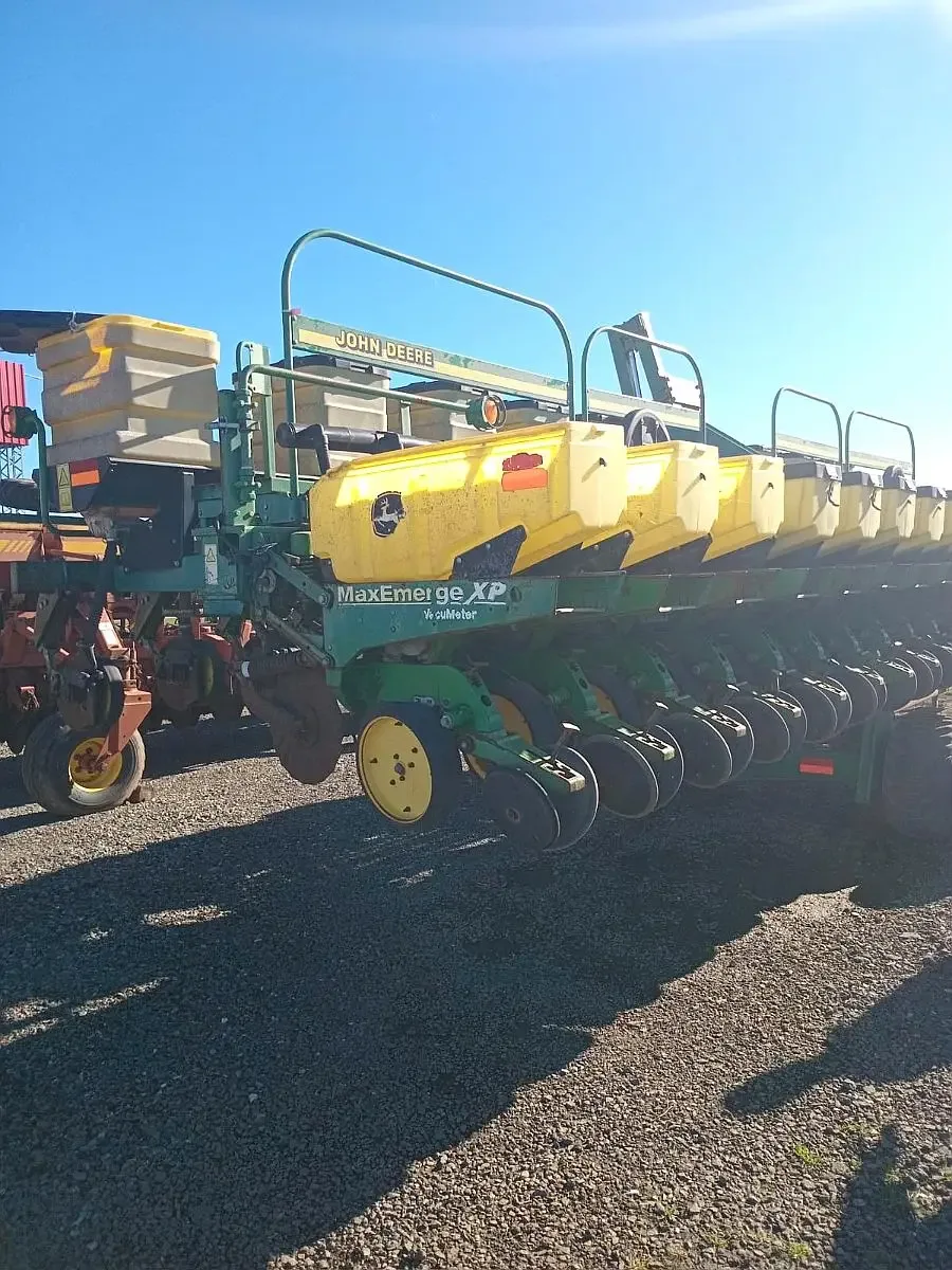 John Deere 1740