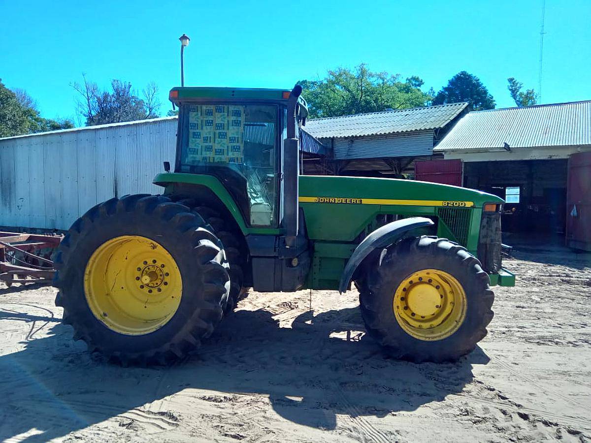 John Deere 8200