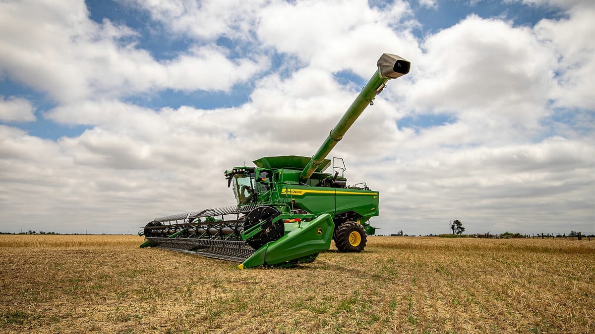 John Deere S7 700