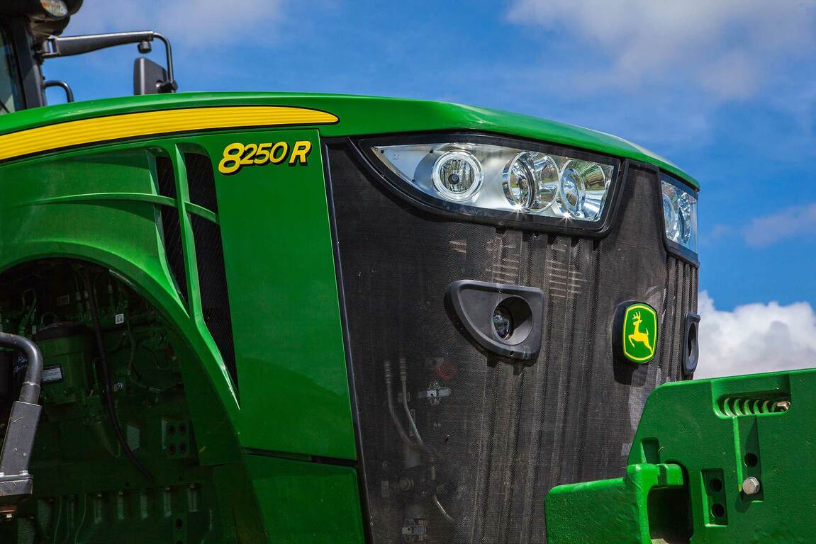 John Deere Tractor 8250R