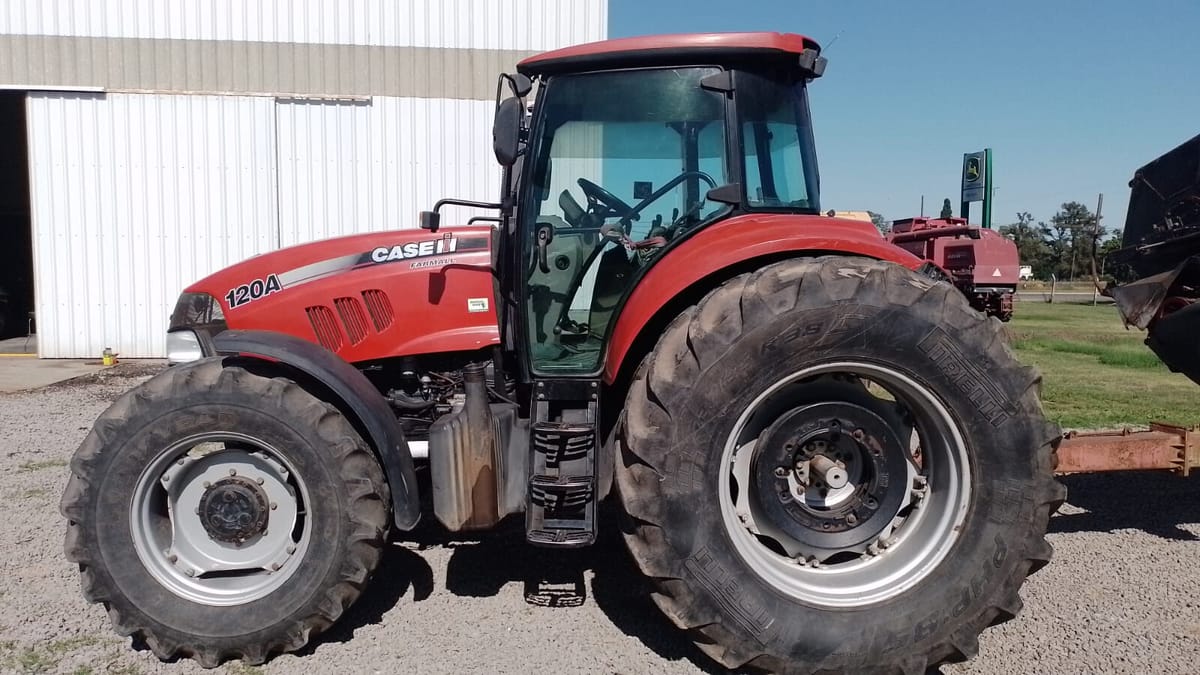 Tractor Case IH Farmall 120A